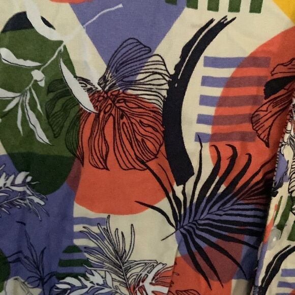 Worn Once! Massive M button down short sleeve shirt - Picture 3 of 7